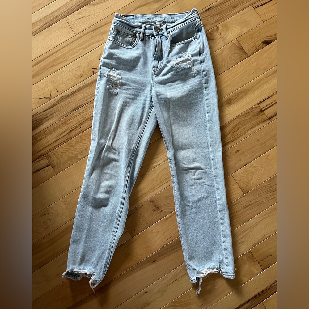 AE Highest Waist ‘90s Boyfriend Jean (Light Wash)